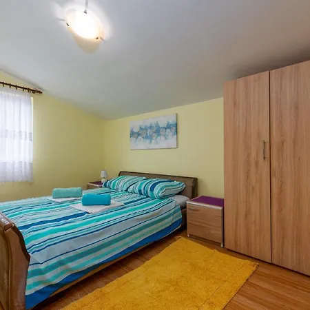 Apartment Zlata *
